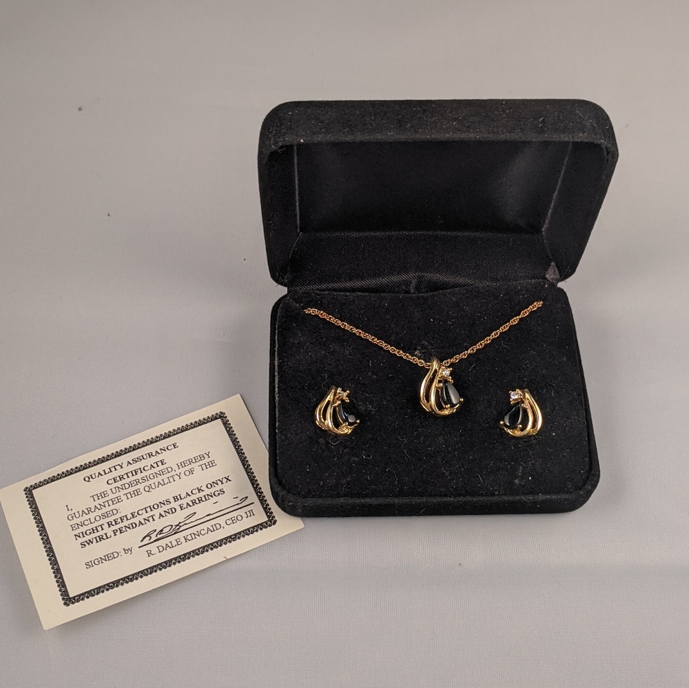 Black Onyx Pendant Necklace & Earrings Set